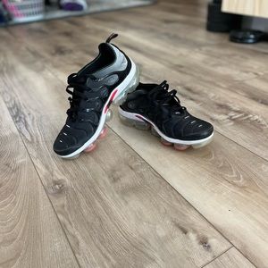 Nike world wide vapor max
